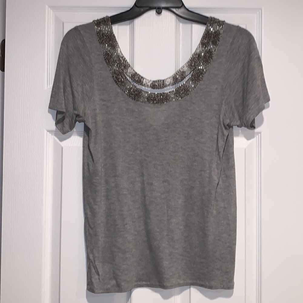 Gryphon Gray Crystal Beaded V-Neck Short Sleeve T-Shirt 👚 Size S 🤩 MC